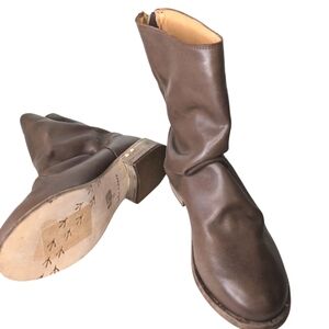 NEW...Anthropologie Beek....Ostrich Boots. In Saddle..Size 6